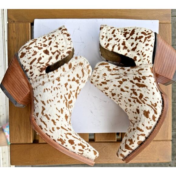 Ariat Shoes - ARIAT white and brown cow print Haircalf Western Leather Ankle Boot 7 B Women’s